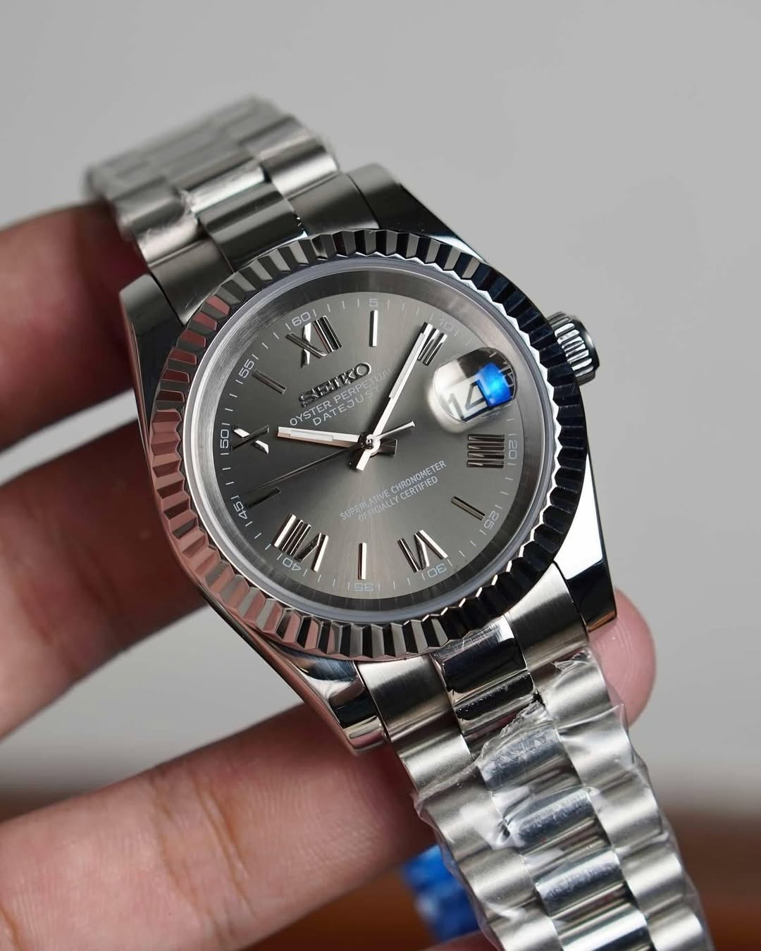 DATEMOD - GREY ROMAN